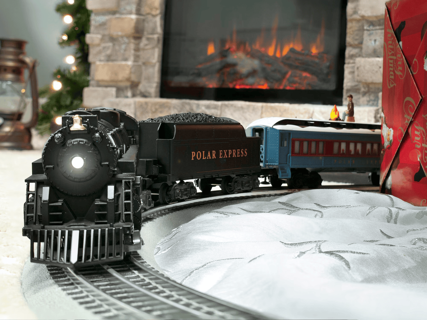 Lionel Polar Express LionChief Set with Bluetooth 5.0 And Disappearing Hobo Car